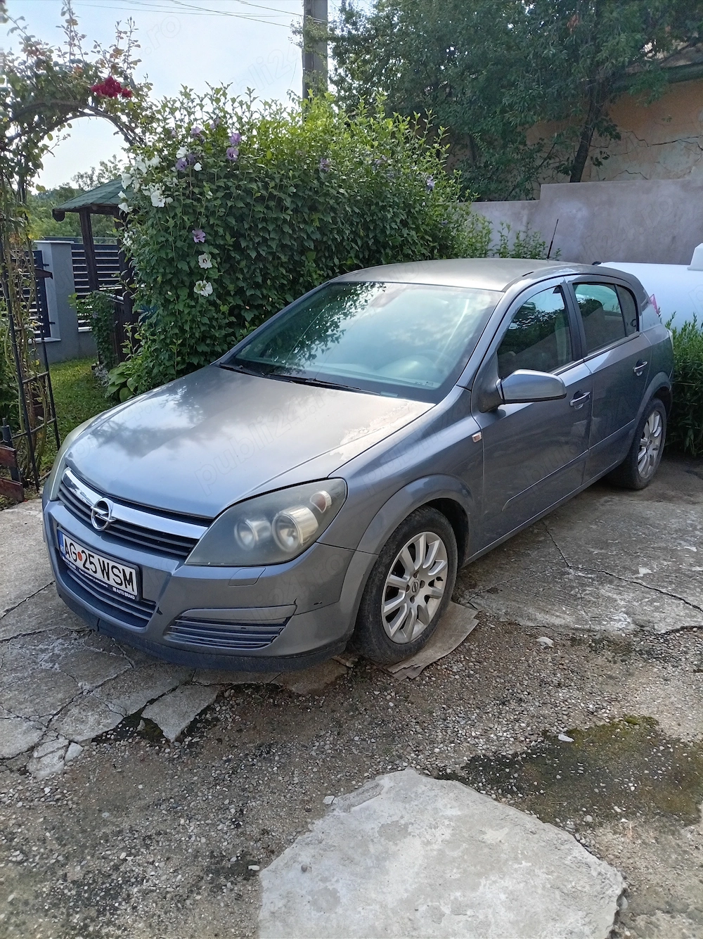 Vând Opel Astra h din 2005 înmatriculată în stare de functionare