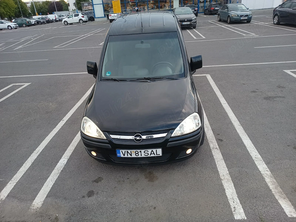Vând Opel Combo 2006 , 1.7 motorina 249500km, funcțională , întreținută , Preț 2700  negociabil . . 