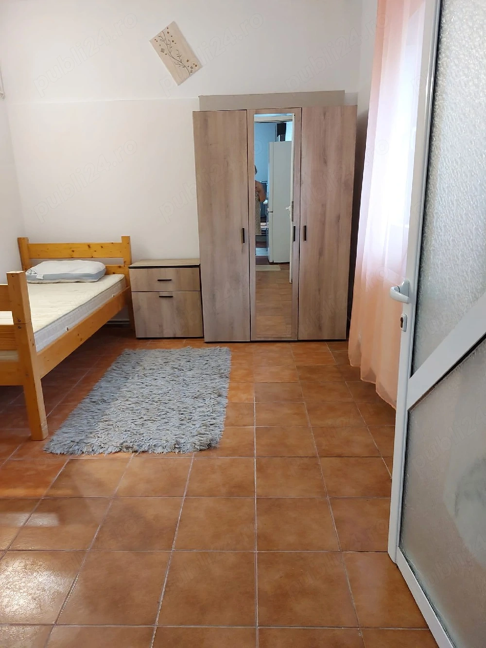 Proprietar, cameră cu baie proprie la vila pt.fete in Centru- UMF N. Leon, intrare separata