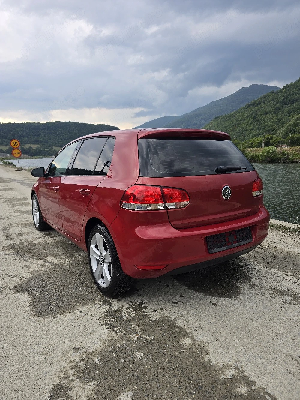 vând golf 1.6 mpi 2009 .  200 mi km