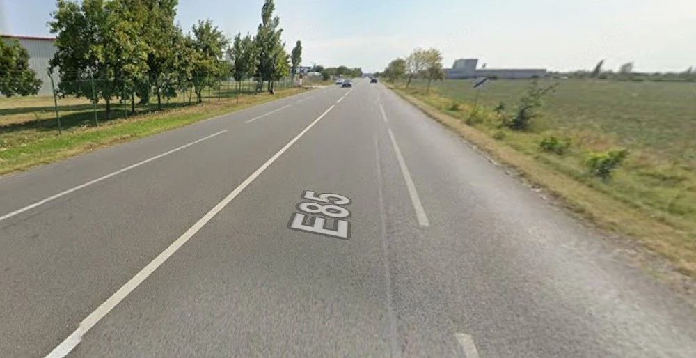 Teren intravilan 4,25ha, deschidere d=110ml la DN2