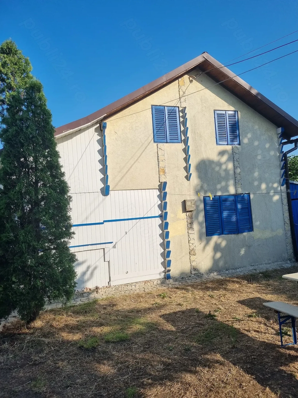 Vând casa de vacanță
