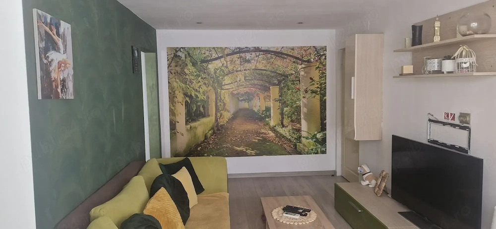 Apartament cu 3 camere de închiriat 