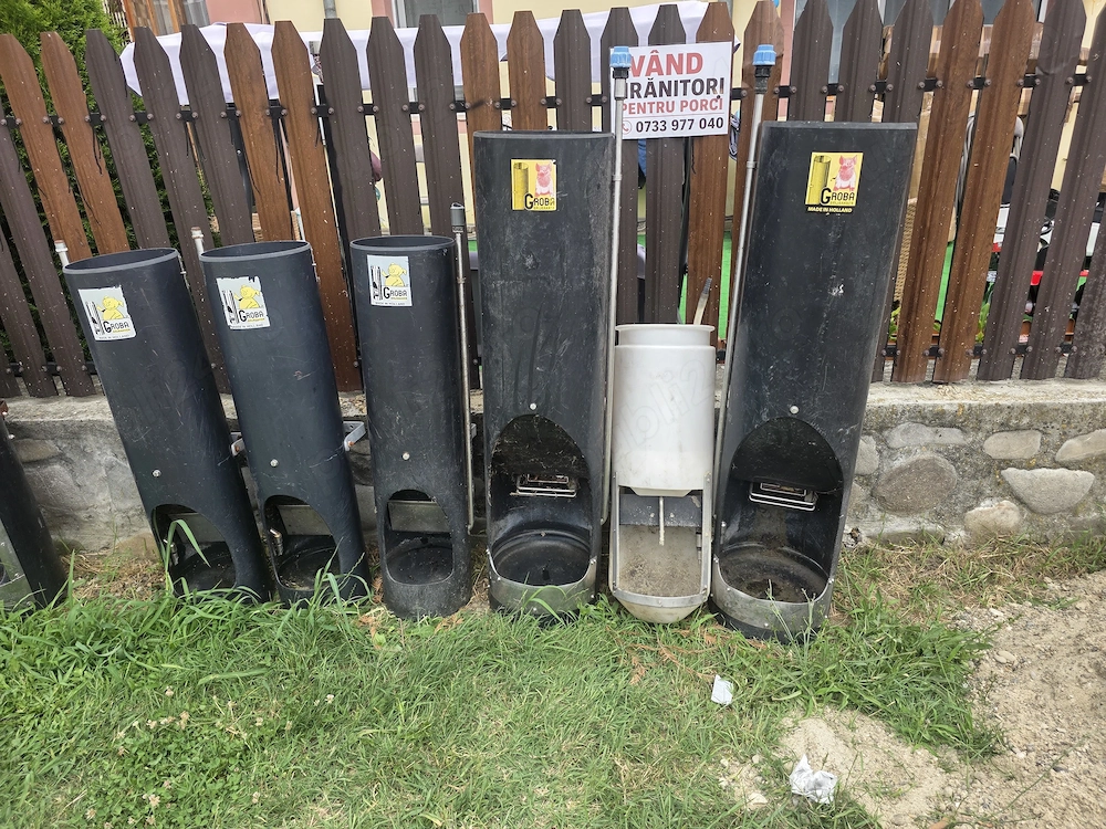 Vând hrănitoare semiautomate pentru porci 