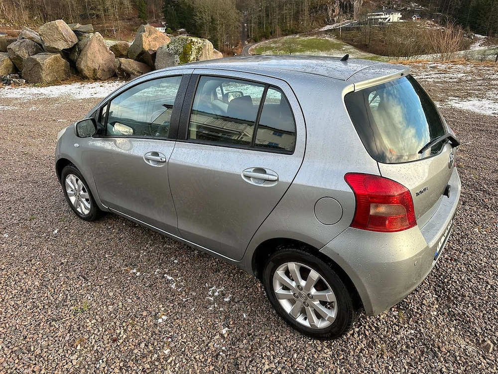 toyota YARIS 2011
