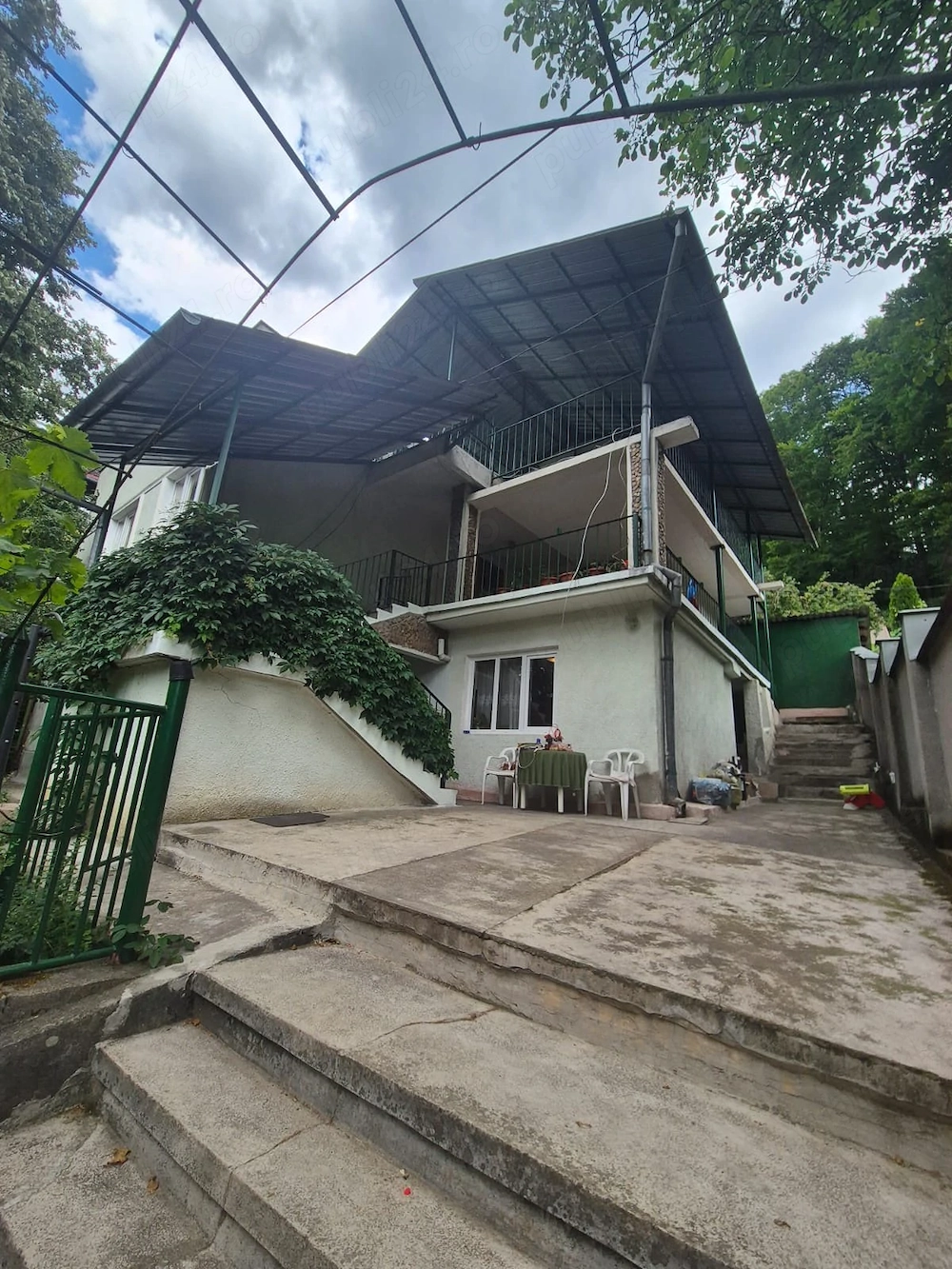Vând casă vila