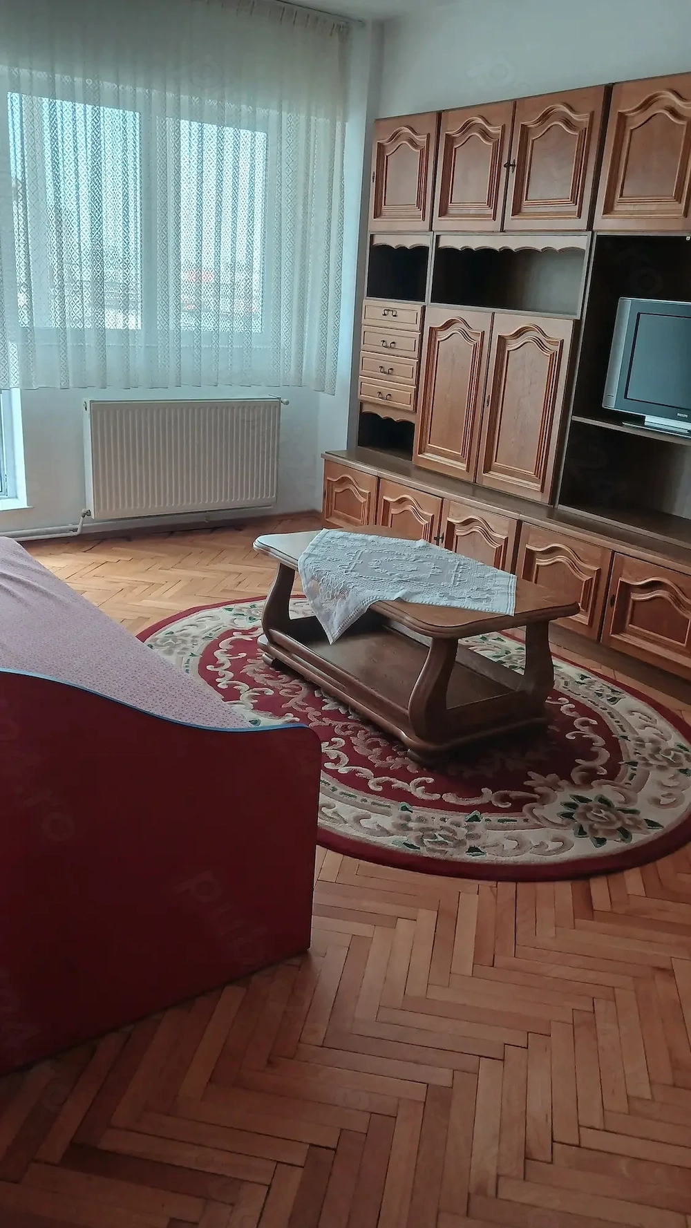 Pe Bd.Traian,central, de inchiriat apartament cu 2 camere decomandat, mobilat, utilat