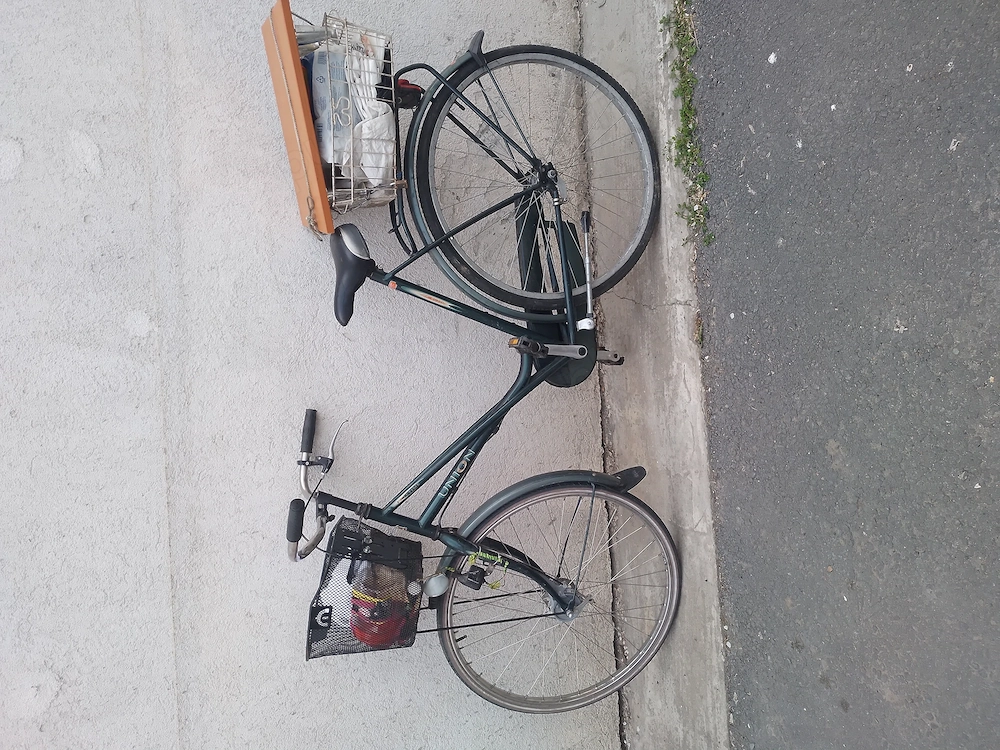 Vand bicicleta, robusta,  în stare foarte bună.