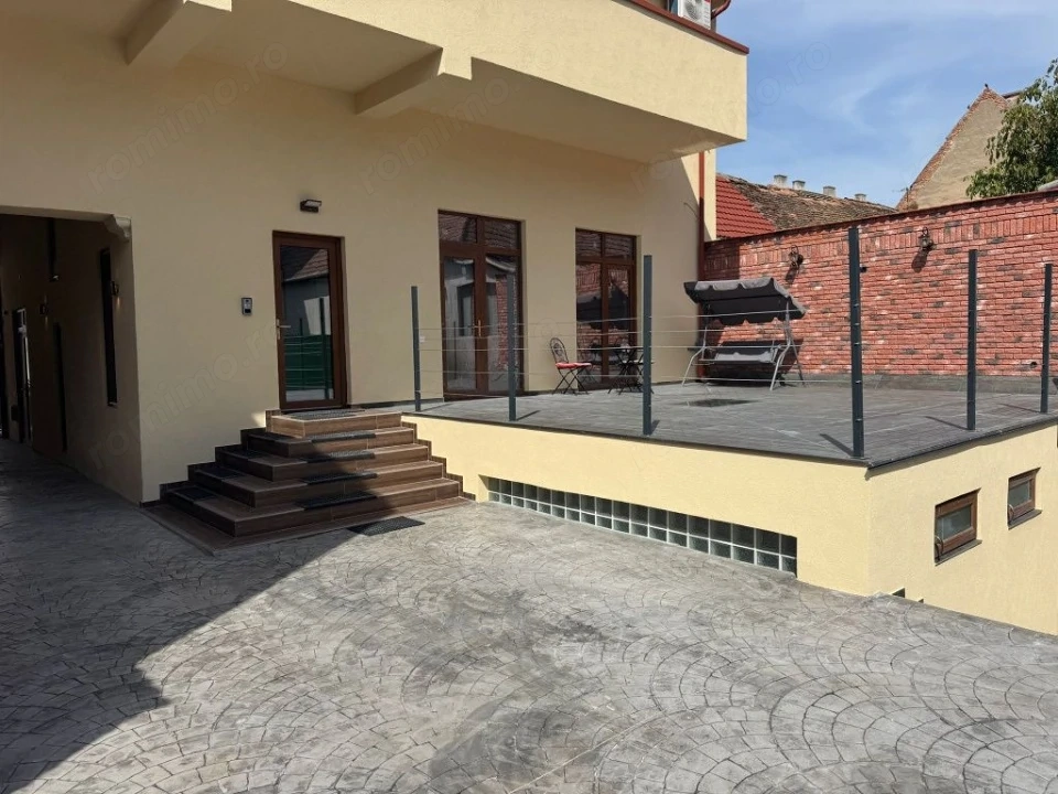 Spatiu comercial , Ultracentral