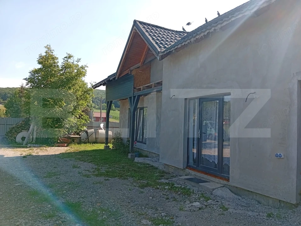 Casă de vânzare, 120 mp, zona Ivănești, comuna Livezeni