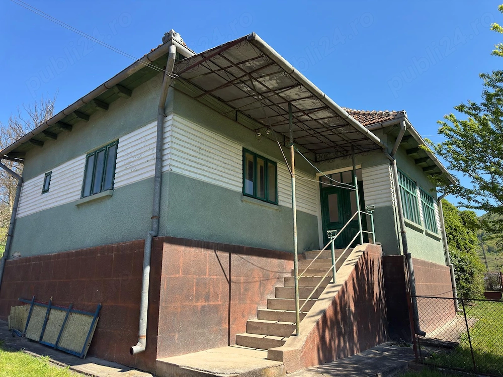 Vând casă în sat Hartagani , teren aferent 7247 mp