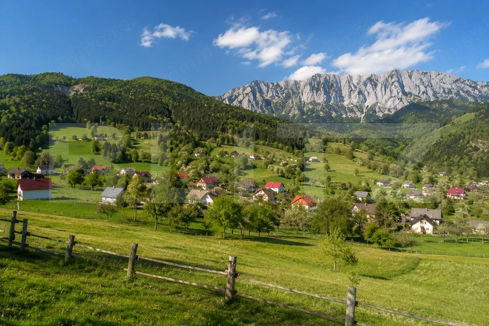 Teren cu fundație de cabană, intabulat, 1.093 mp – Satul Peștera, comuna Moieciu
