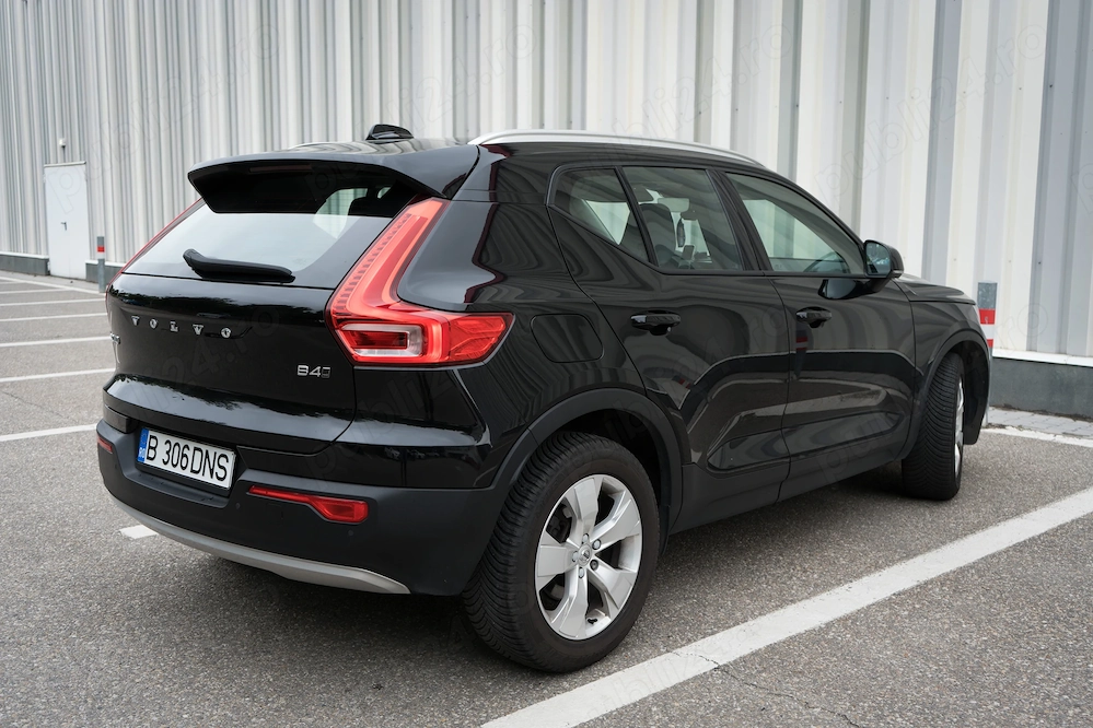Volvo XC40 B4 AWD Mild Hybrid   197 CP   Momentum Pro