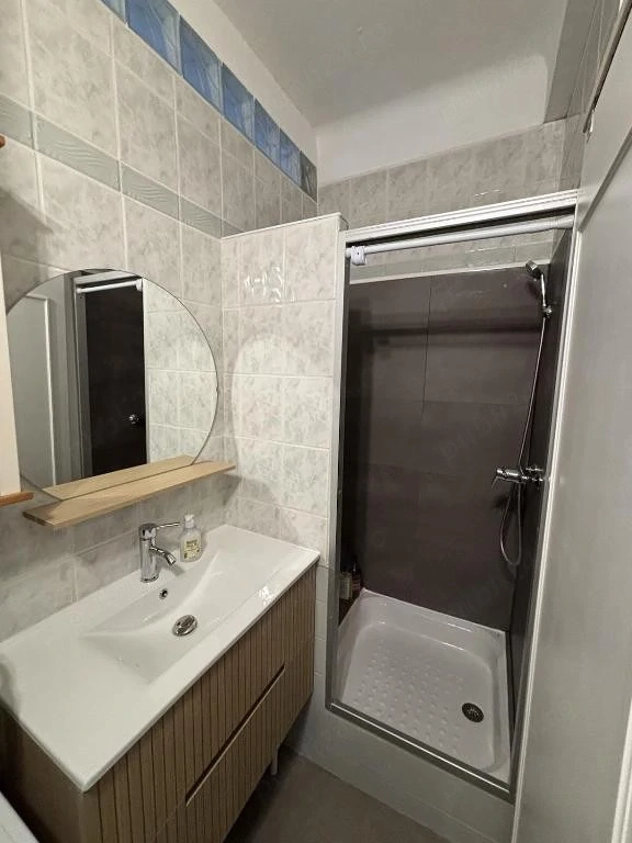 Inchiriez apartament in regim hotelier