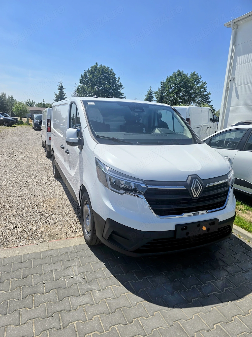 SOFERI categoria B fara card tahograf ( Renault Trafic 2.49 tone ), pentru TRANSPORT INTERNATIONAL