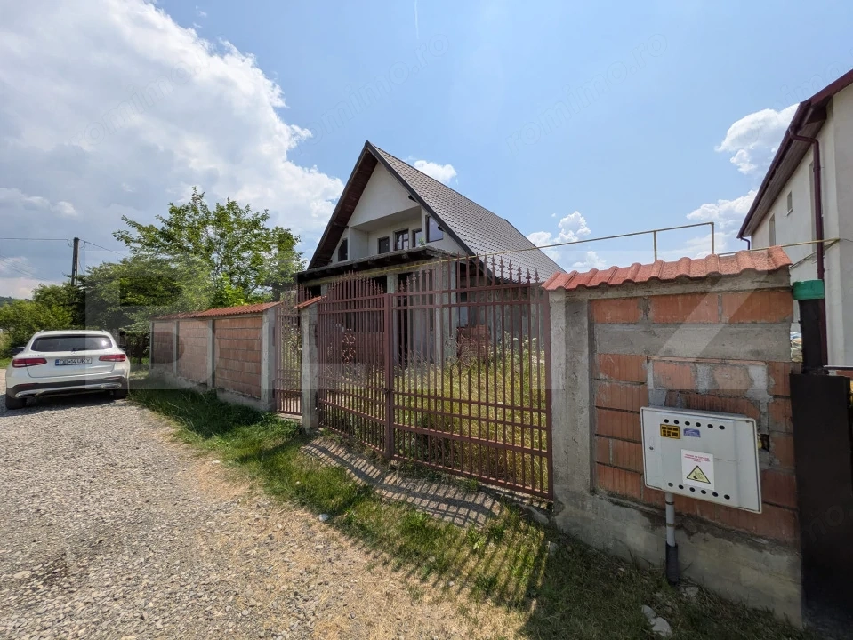 Casa semi-finisata de vanzare, 299 mp, zona Moreni