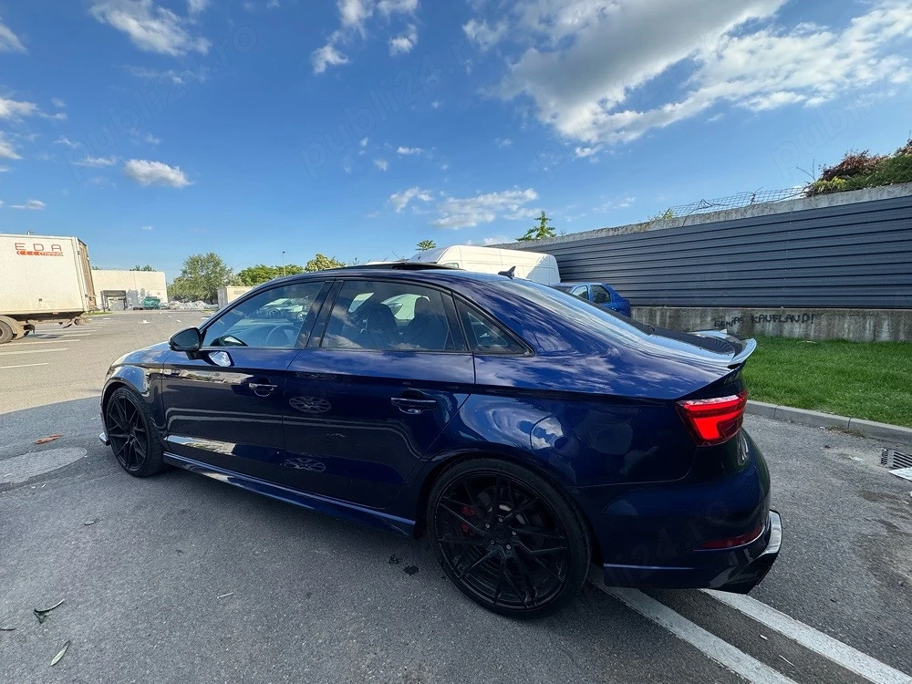 Audi S3 quattro 