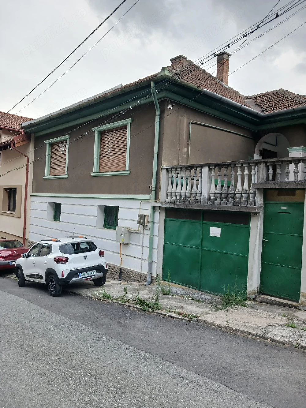 Vând casa Resita