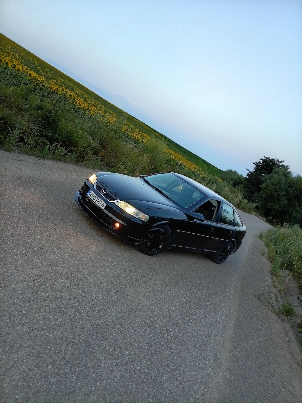 De vânzare Opel vectra b mașina este impecabilă din orice punct asigurare și ITP valabil ofer fiscal