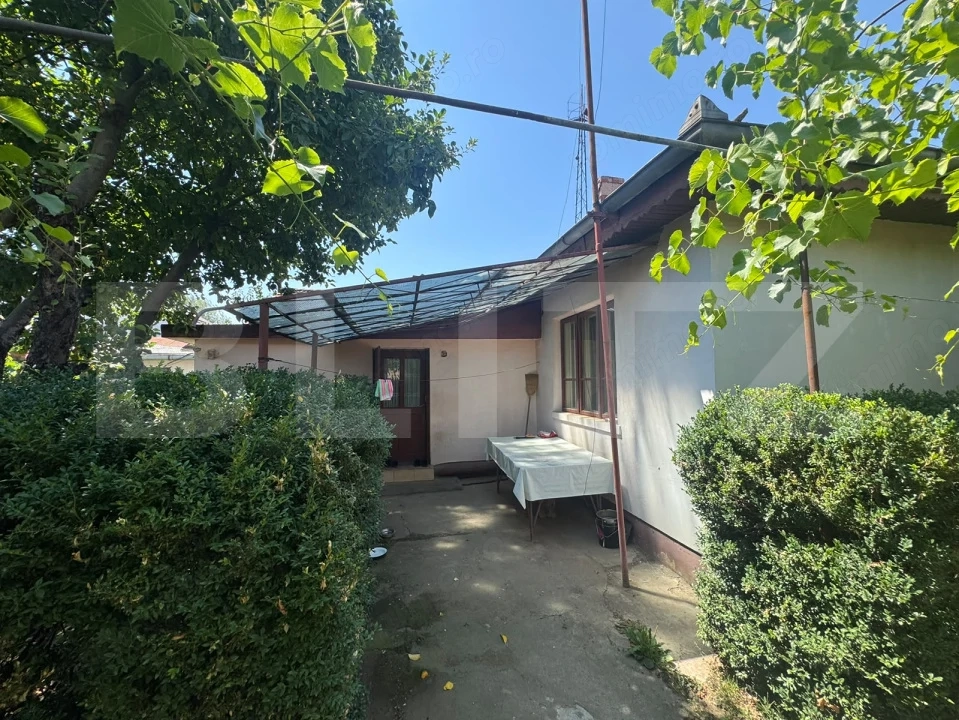 Casă pe teren de 427 mp, deschidere 15 ml, Catargiu, zona Bisericii