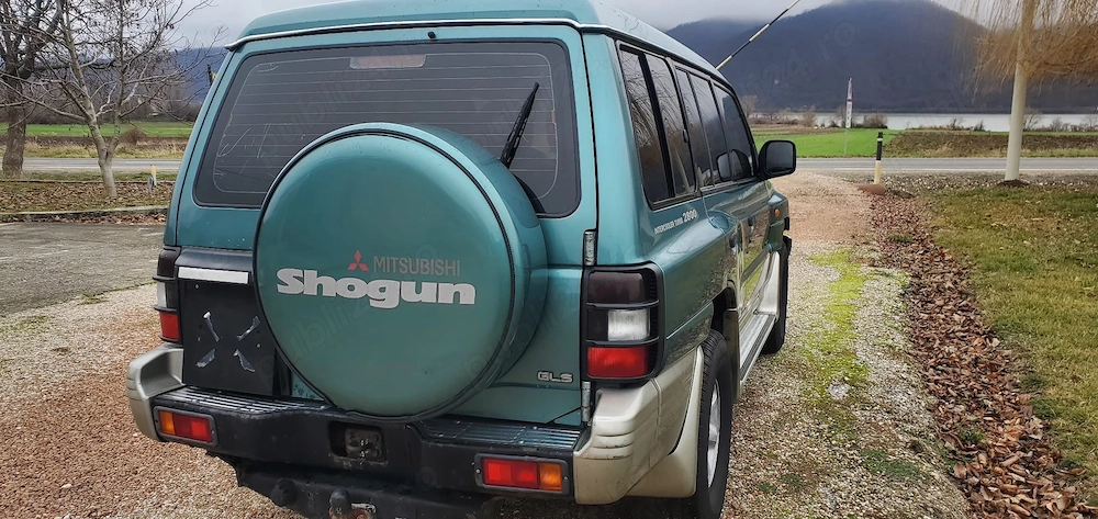 Vând Mitsubishi Shogun 