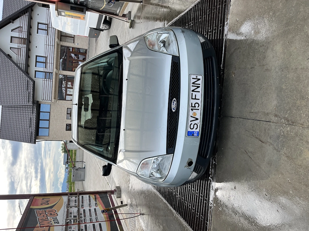Vând Ford fiesta