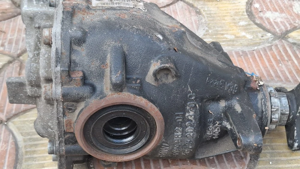 Diferential spate BMW 120D F20 .Doar carcasa se vinde