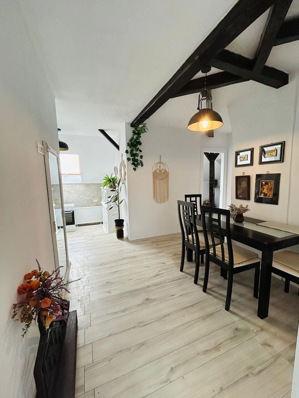 De inchiriat apartament DEOSEBIT la casa, cu 3 dormitoare