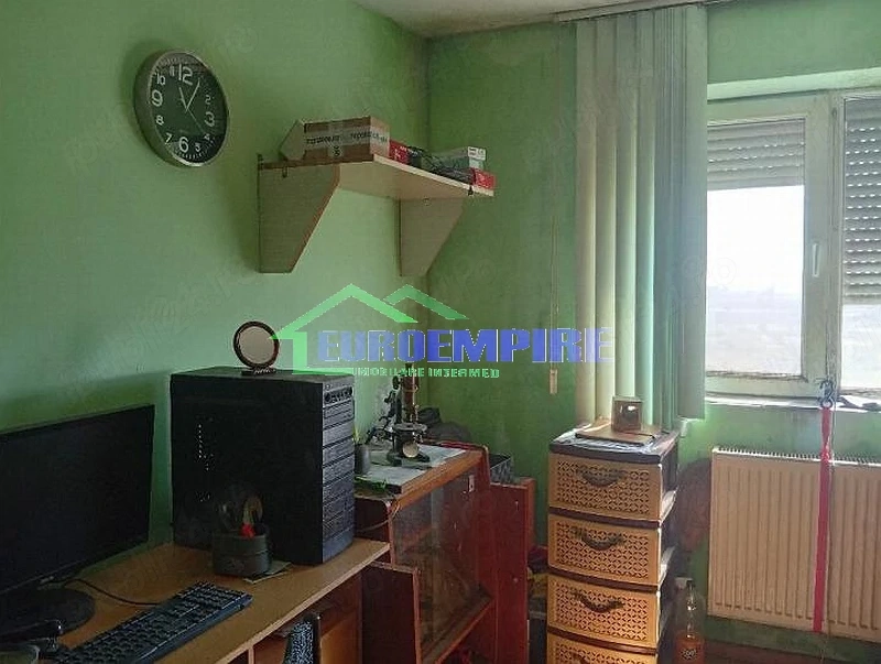 Garsoniera de vanzare zona KM 4, ETAJ 2
