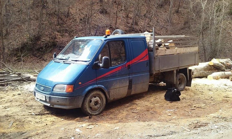 Dezmembrez ford tranzit basculabil model 1997 - 2000 ,5.5 t ,4hb tip motor clasic ,momentan intact.