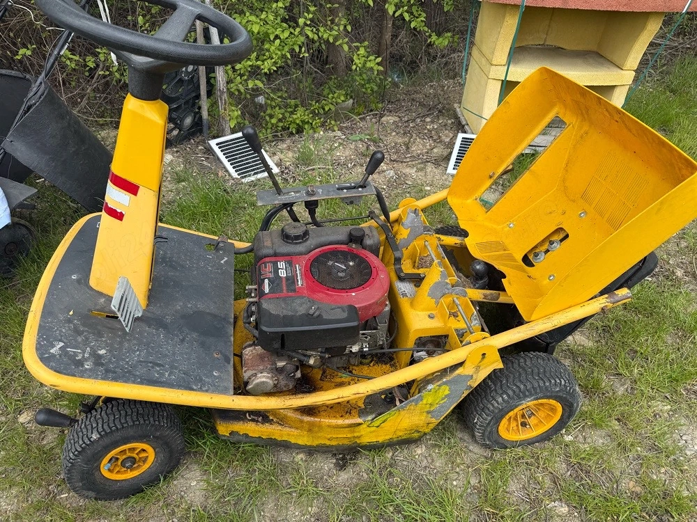vand tractor de tuns iarba 350 euro