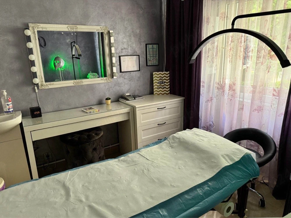 Cameră de închiriat într-un salon cochet !