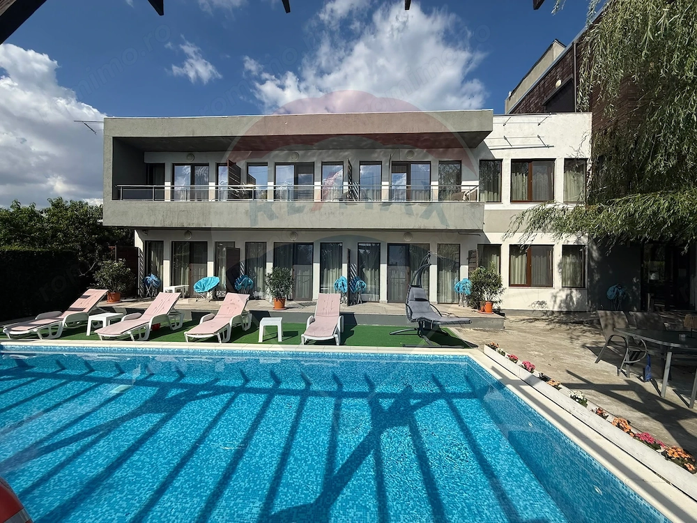 Pensiune cu 10 camere de vânzare- Corbu, jud. Constanta