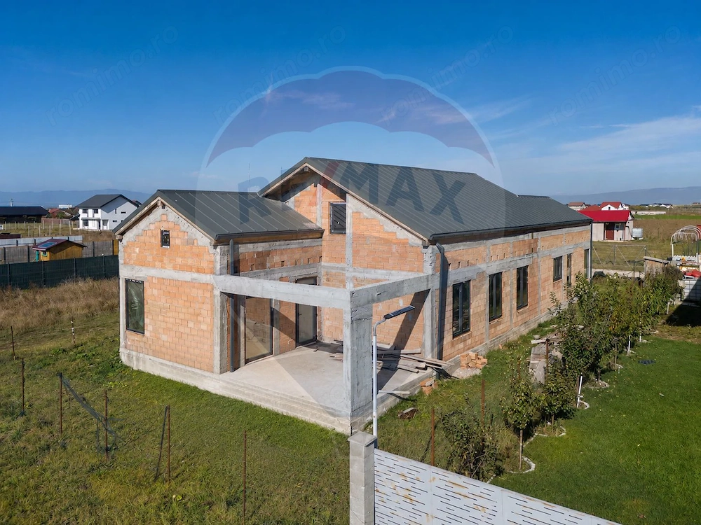 Duplex cu 2 apartamente - 6 camere, terase generoase și curte