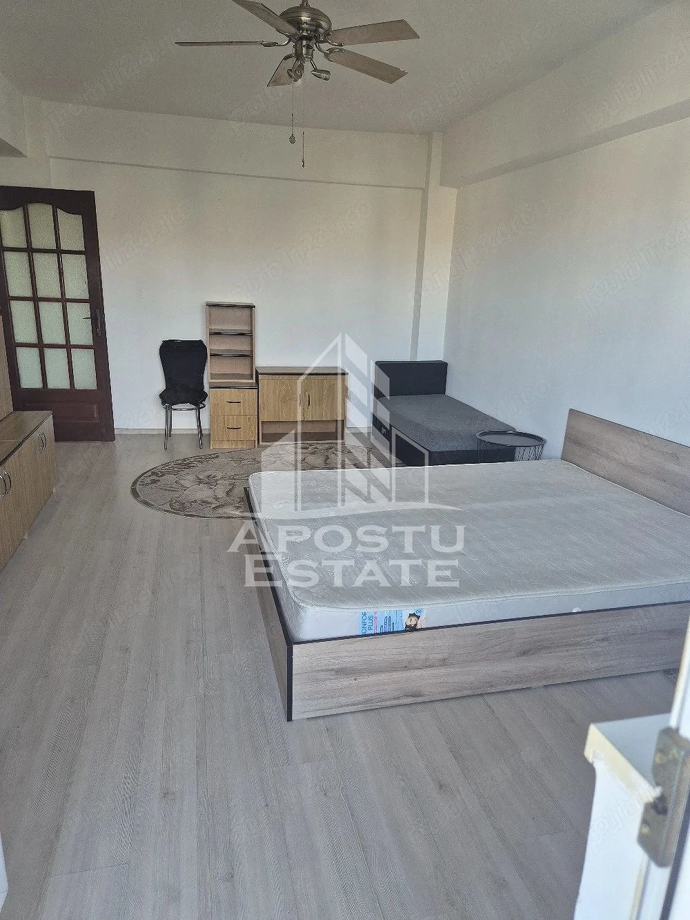 Apartament cu o camera de vanzare, lift, zona Soarelui, Timisoara