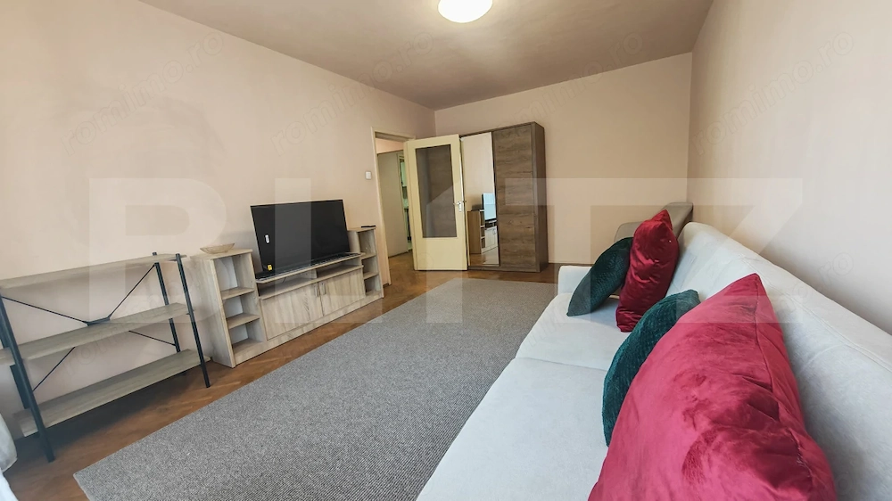 Apartament 3 camere decomandat, etaj intermediar, zona Magheru 
