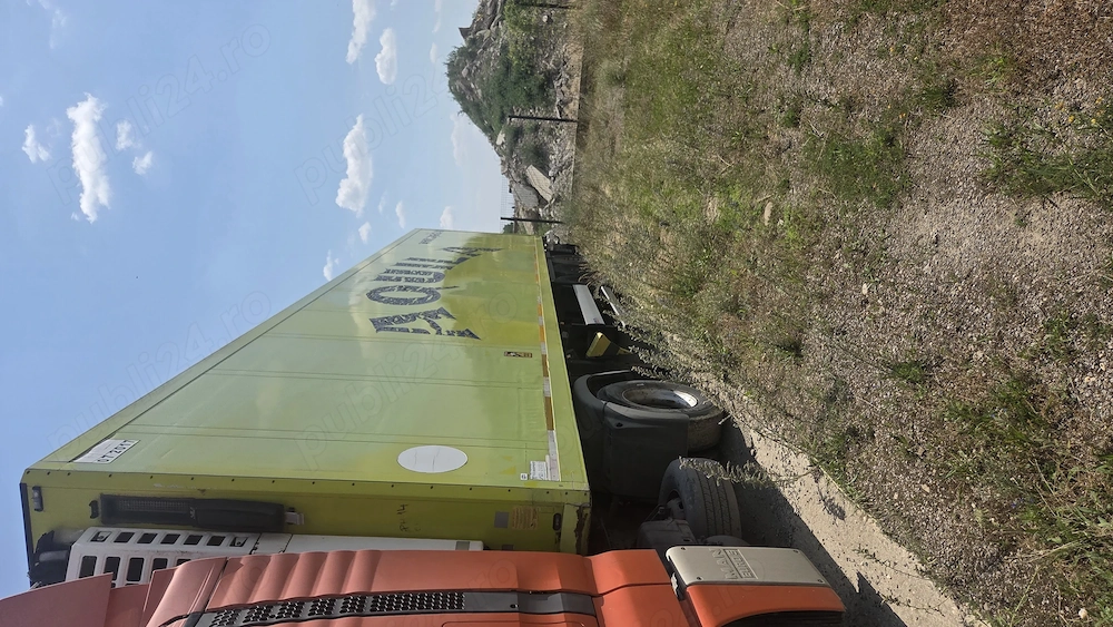 Vând doua ansambluri capete tractor si semiremorci frig si prelata