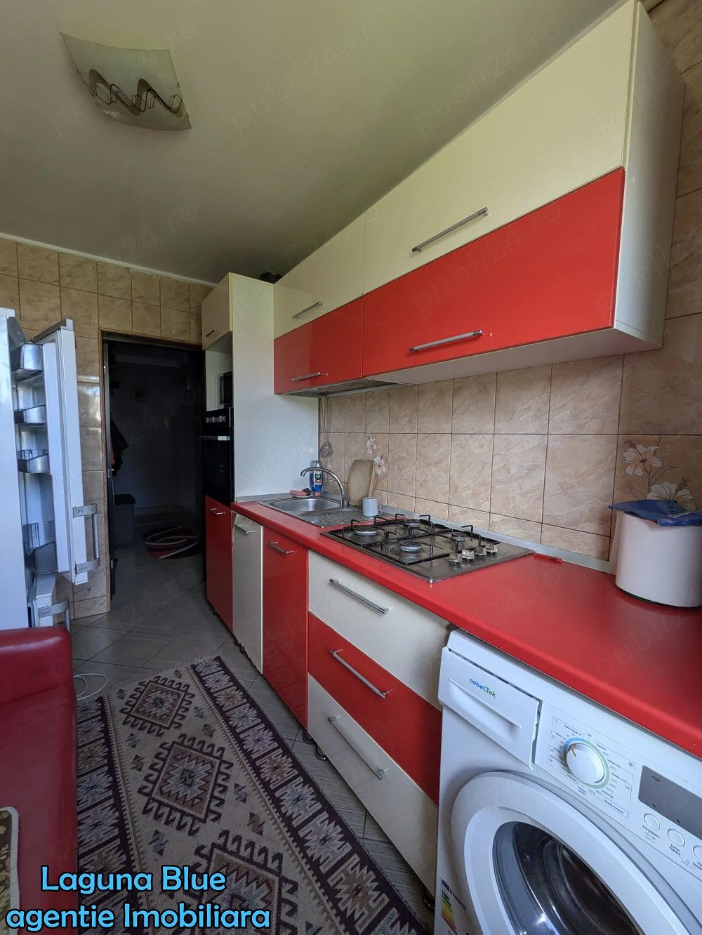 Apartament 3 camere, ultracentral, etaj 1.