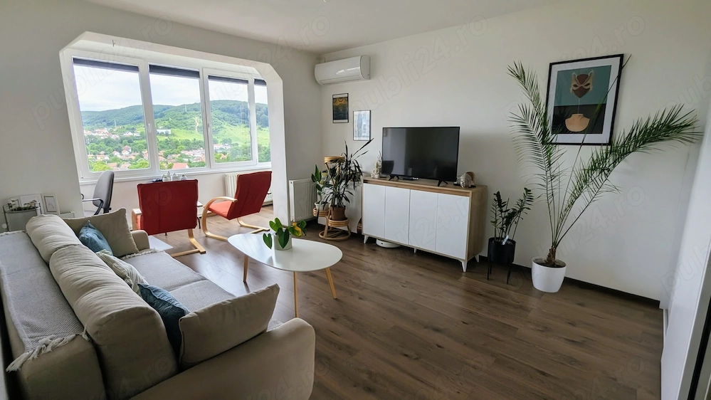 Apartament cu 2 camere, complet utilat și renovat, cu vedere panoramică, de închiriat