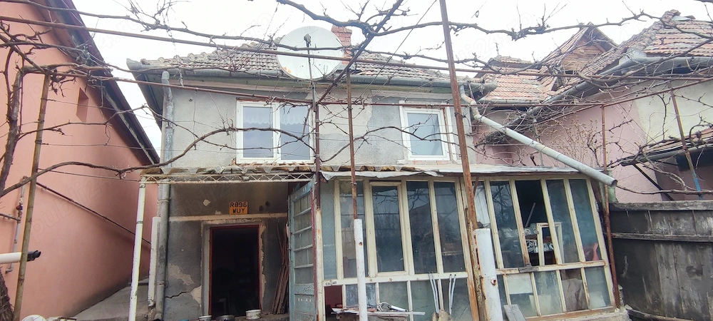 Vând Casă în Turda cu 2 camere grădină 282mp