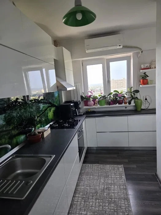Decamandat 48 m² utili 2 camere, Cl. Bucuresti, Rotonda