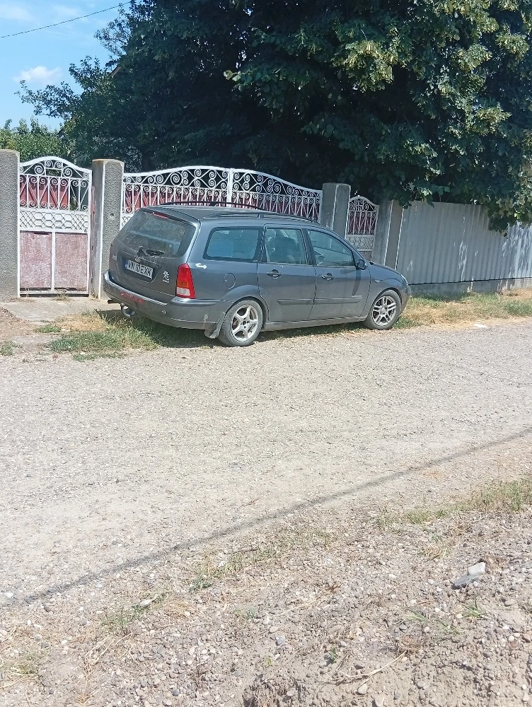 se vinde ford