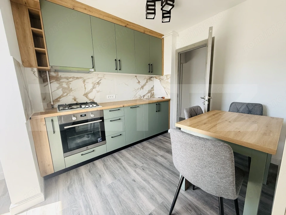 Apartament 2 camere de vânzare, 52 mp, Tractorul, Brașov