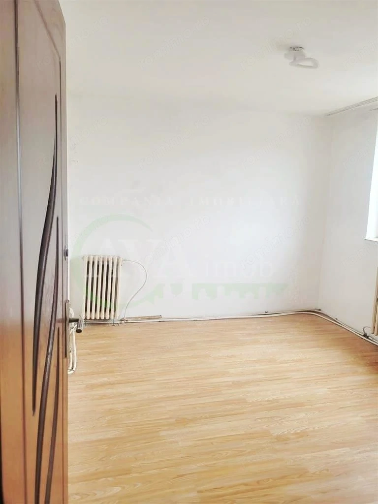 Apartament 3 camere semidecomandat, zona Neagoe Voda