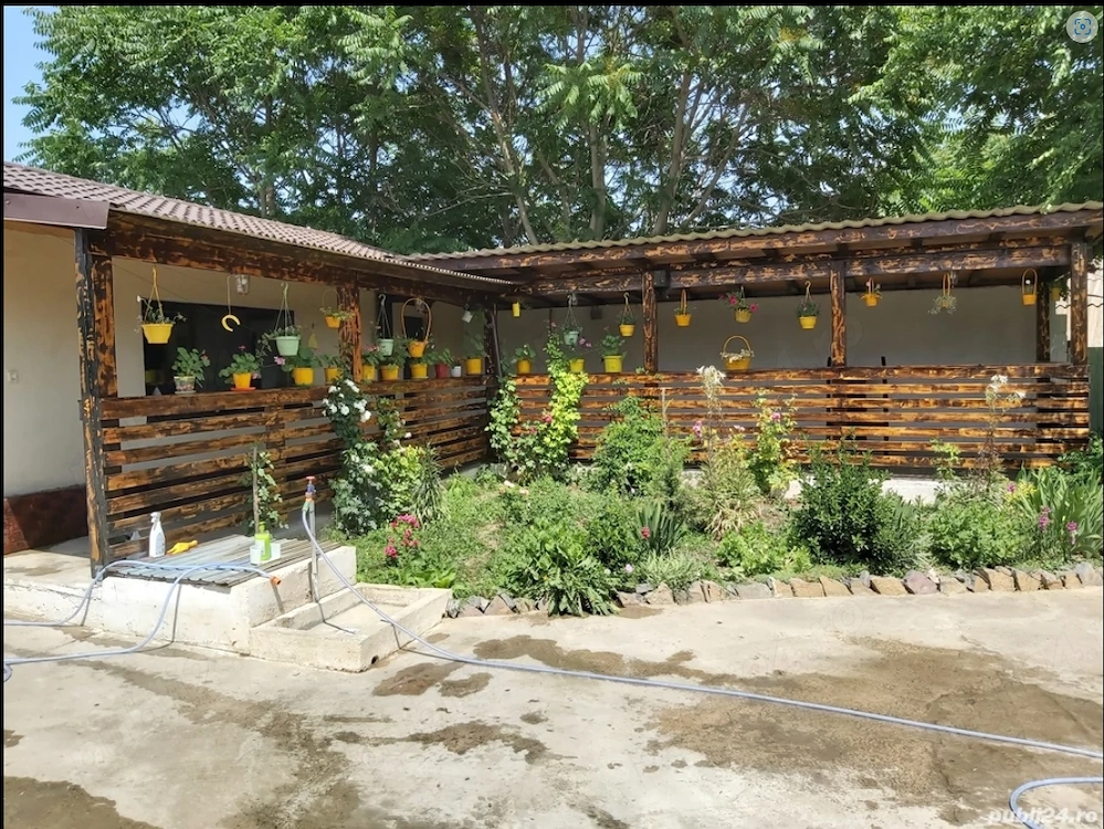Vand casa in comuna Frecatei