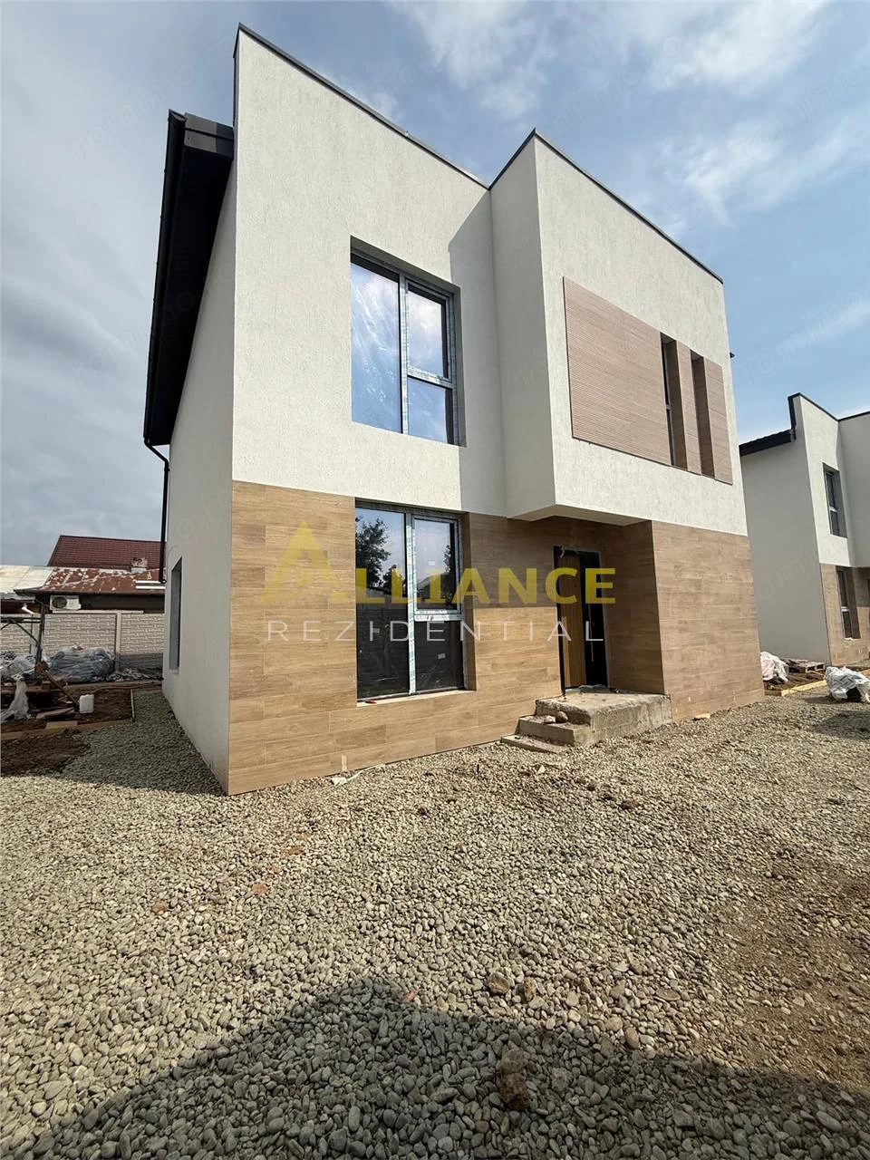 Vila individuala 5 camere ~ 3 bai ~  Teren 300 mp