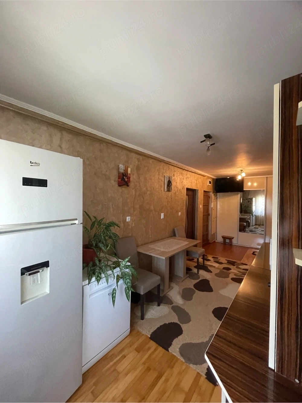 Apartament cu 3 camere de inchiriat 