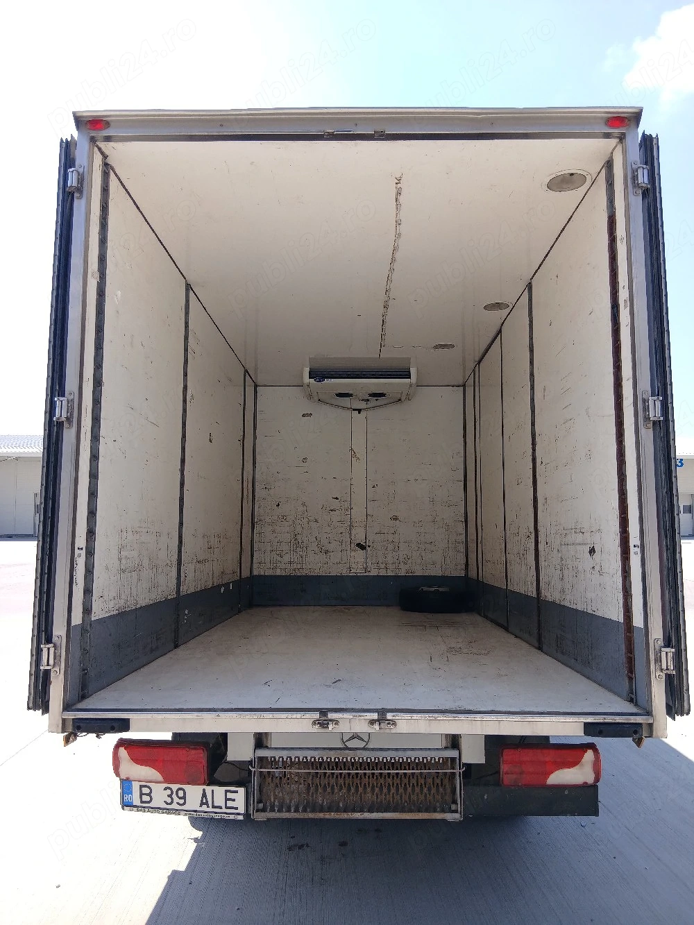 Sprinter de vanzare , s-au schimb cu Camion frigorific de 18 tone