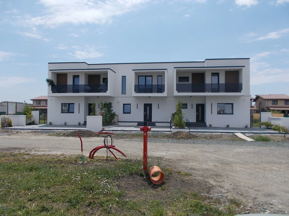 Triplex, P+E, Sacalaz, 3 si 2 dormitoare, living, la cheie, 105 si 86mp, com=0%