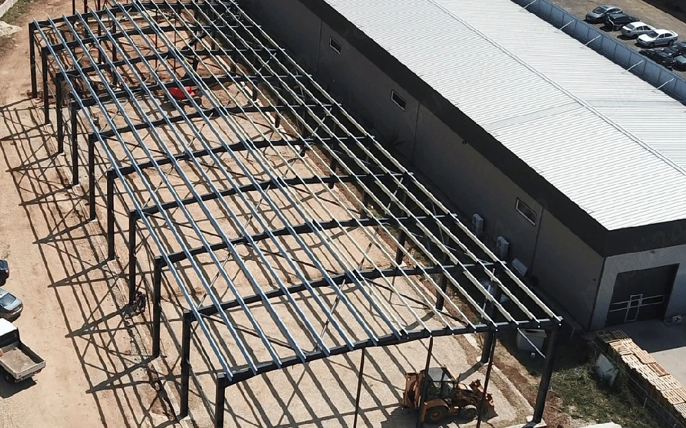 Montator structuri metalice.   
